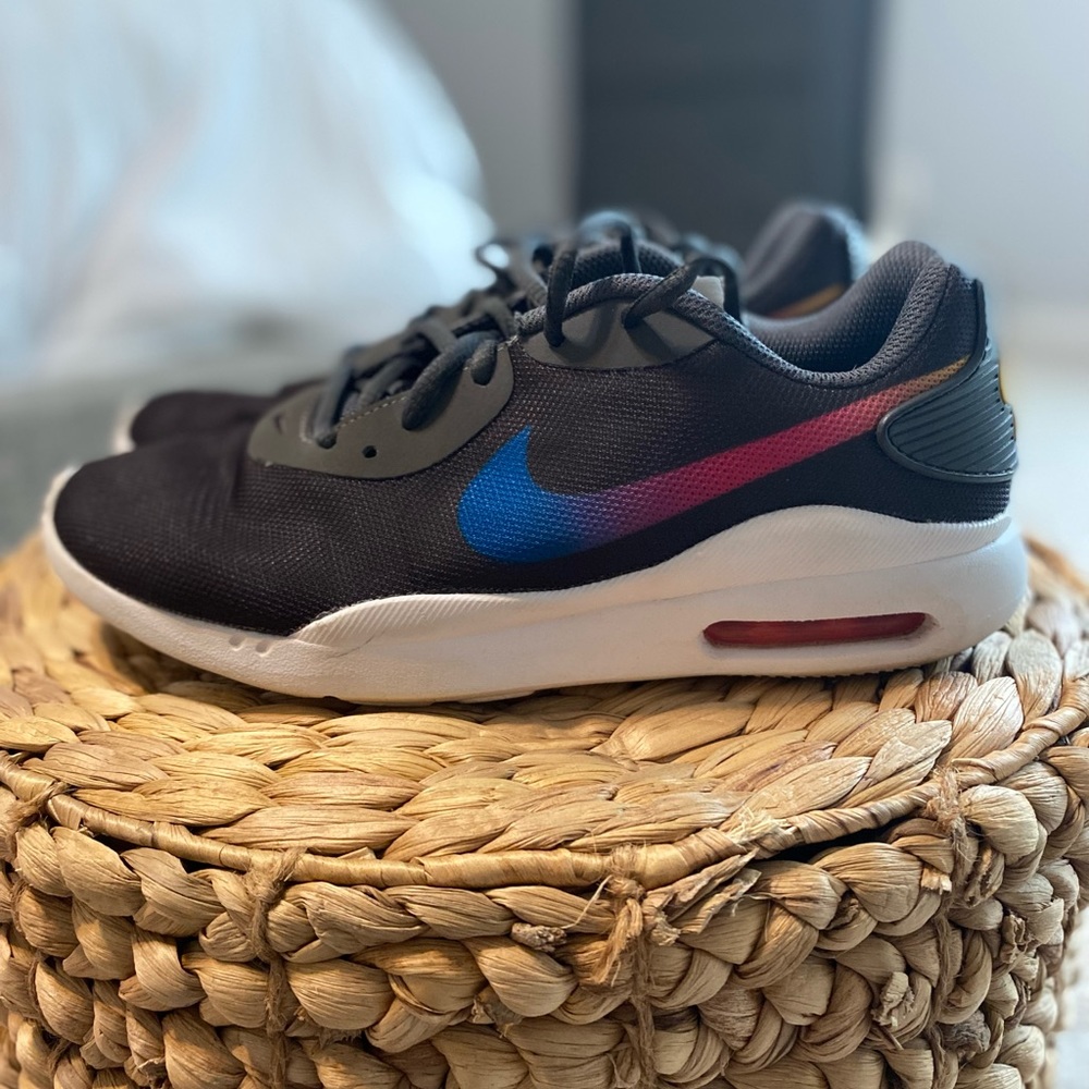 Nike Air Max Oketo Grey/Multicolored Tennis Shoe (7.5)